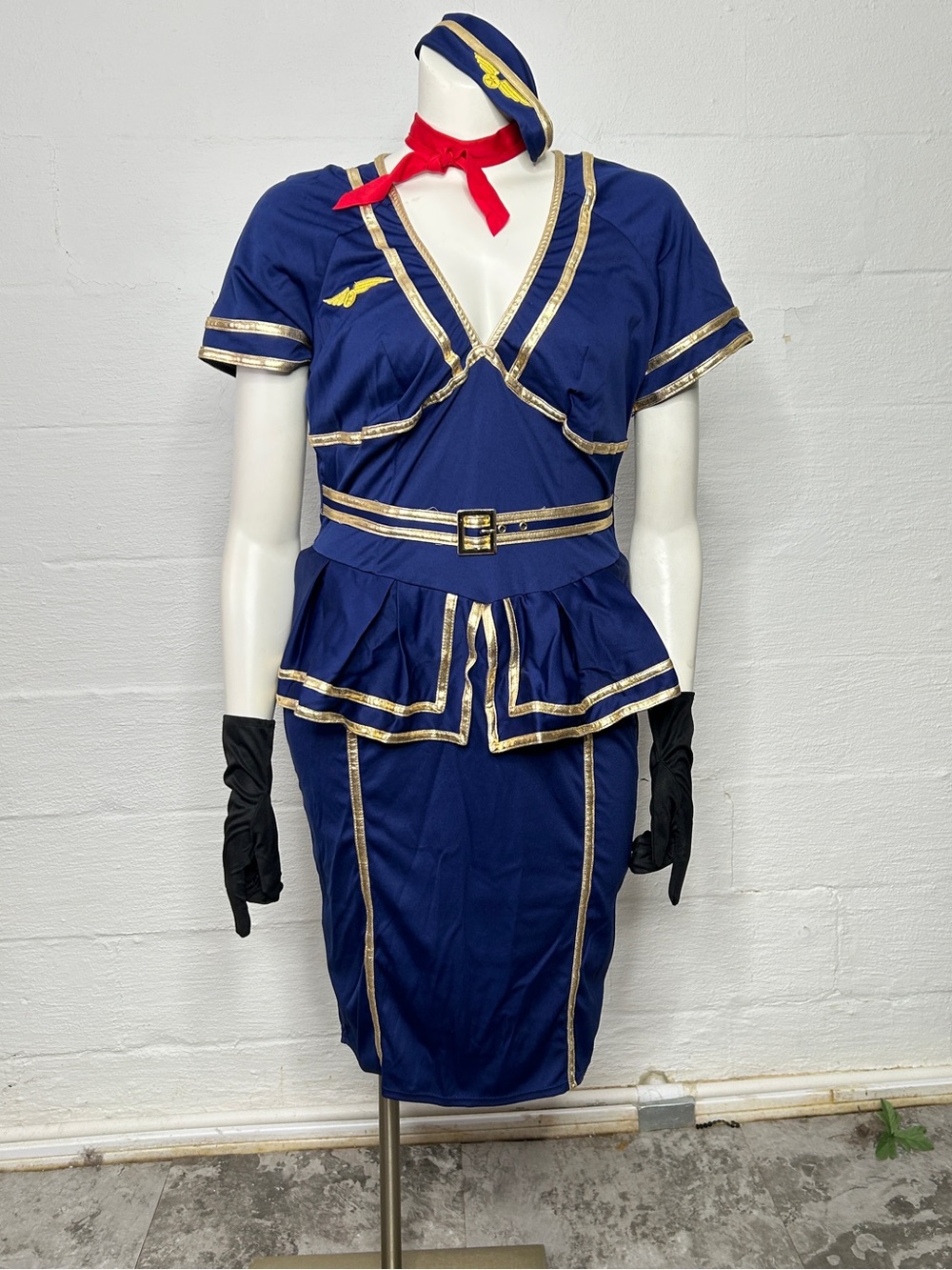 Leg Avenue Friendly Skies Flight Attendant 1X/2X Plus Halloween Costume - Picture 9 of 16